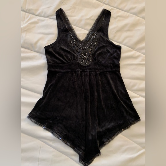 EUC Black velvet V-hem peplum babydoll tank with beading. Sz small by Express. - Picture 2 of 6